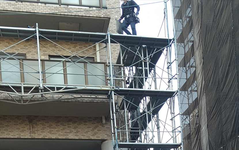 マンションの足場からの空き巣被害に注意！防犯対策とは？